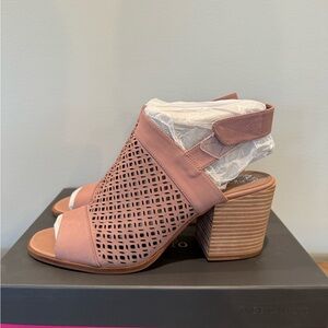 Vince Camuto Size 10 Heather Rose Peep Toe Heels